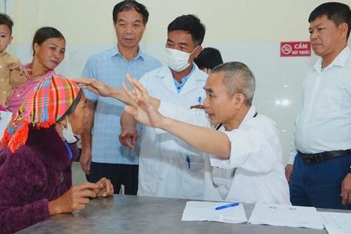 Thầy thuốc Bạch Mai khám, phát thuốc miễn phí cho hơn 1.000 người dân Lai Châu: Ấm áp nghĩa tình nơi biên cương Tổ Quốc