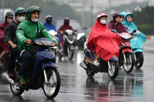 Dự báo thời tiết ngày mai: Miền Bắc mưa rét, Nam Bộ đề phòng giông lốc
