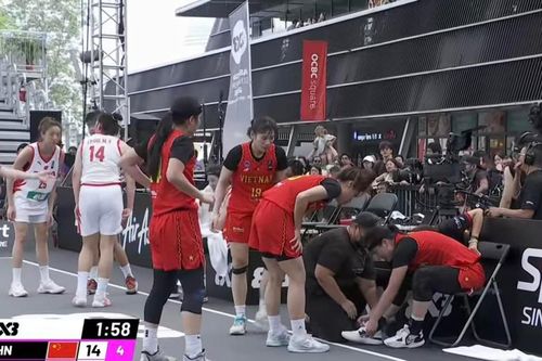 Sao Việt kiều đang chơi hay bất ngờ chấn thương, ĐT Việt Nam vuột chiến thắng trước Trung Quốc ở tứ kết giải châu Á