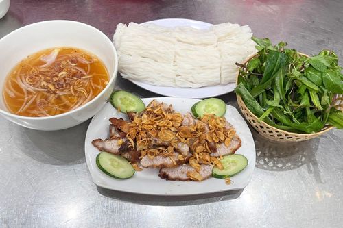 Thưởng thức hương vị phở chấm xíu Nam Định