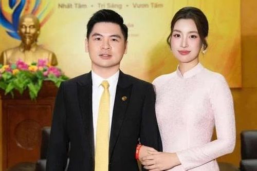 Bà xã Chủ tịch CLB Hà Nội khoe vẻ đẹp ngọt ngào sau 3 năm... về dinh