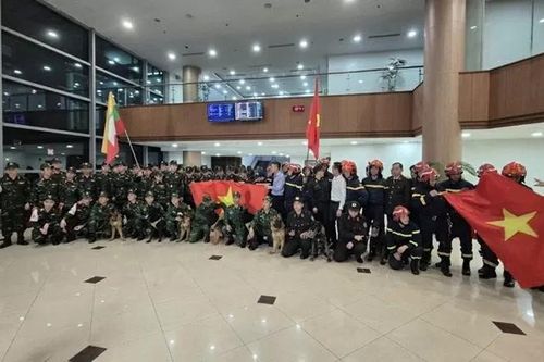 Đội cứu hộ, cứu nạn Việt Nam hạ cánh xuống sân bay Yangon, sẵn sàng hỗ trợ khắc phục hậu quả động đất tại Myanmar