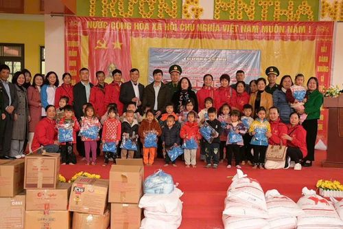 Khánh thành công trình 'Thắp sáng đường tuần tra biên giới' tại Lạng Sơn