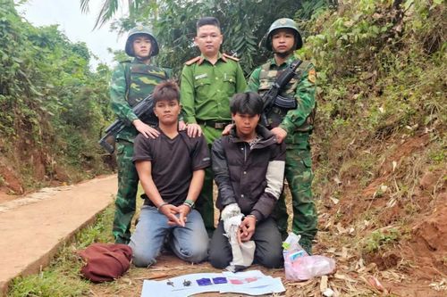 Bắt giữ 2 đối tượng sang Lào mua ma túy về sử dụng