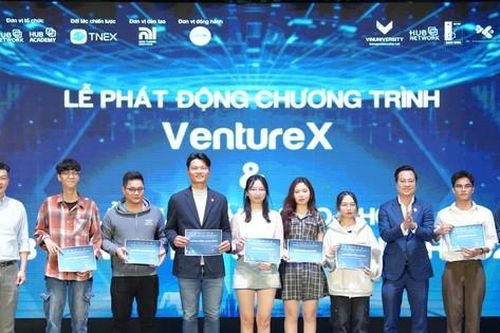 Bạn trẻ cà phê với chuyên gia, học khởi nghiệp