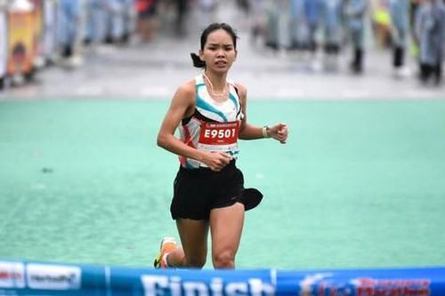Tiền Phong Marathon 2025: Ngọc Hoa quá xuất sắc, Lê Thị Tuyết rời tốp ba