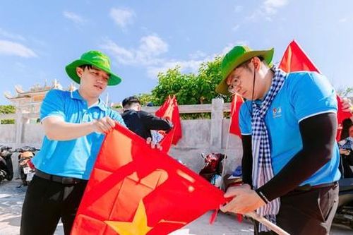Thanh niên, sinh viên TPHCM hướng về biển đảo Tổ quốc
