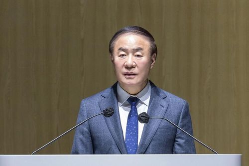 Hệ thống CEO kép của Samsung bị đặt câu hỏi