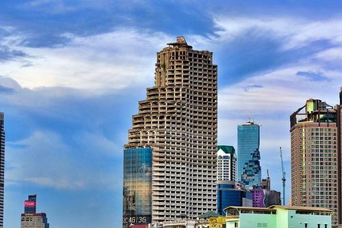 Bí ẩn 'tháp ma' xây từ năm 1990 trụ vững trong động đất