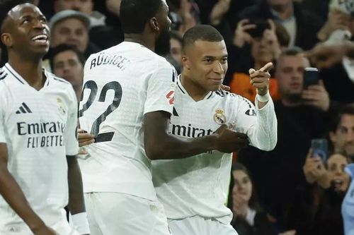 Ancelotti bật mí cú đá phạt của Mbappe, trách Real Madrid