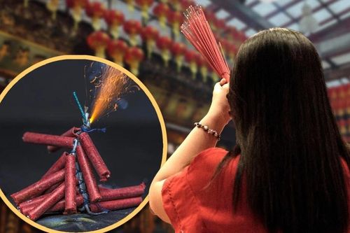 Dự lễ ban phước tại chùa, người phụ nữ bị bỏng nặng vì đứng trên đống pháo nổ