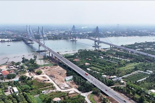 Những cây cầu dây văng kết nối vùng đất Chín Rồng