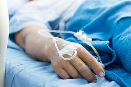 Người đàn ông 50 tuổi nguy kịch sau khi ăn cơm rang