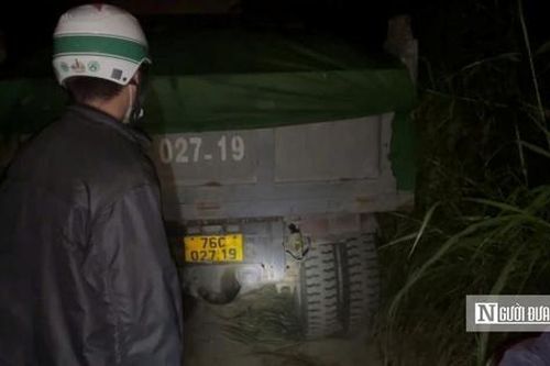 Quảng Ngãi: Bắt nhóm khai thác, mua bán cát trên sông Trà Khúc