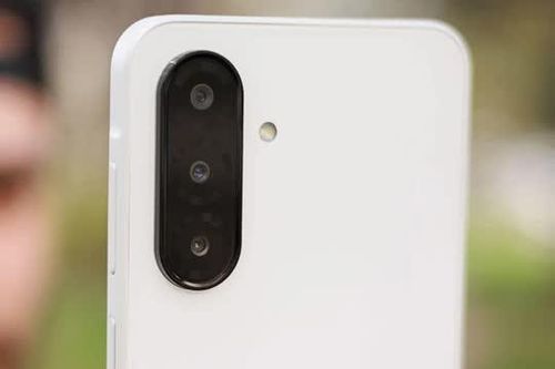 Smartphone 5G Samsung hỗ trợ chống nước, camera OIS, RAM 8 GB, giá từ 6,59 triệu đồng tại Việt Nam