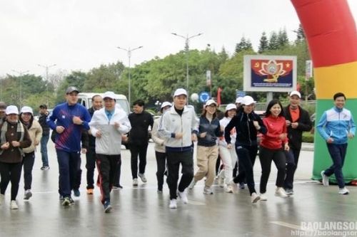 Gần 1.200 người tham gia Ngày chạy Olympic vì sức khỏe toàn dân