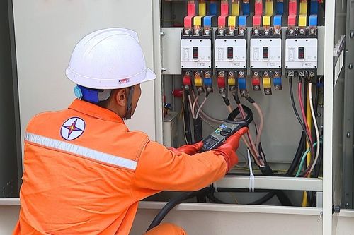 Đảm bảo cung cấp điện dịp Giỗ Tổ