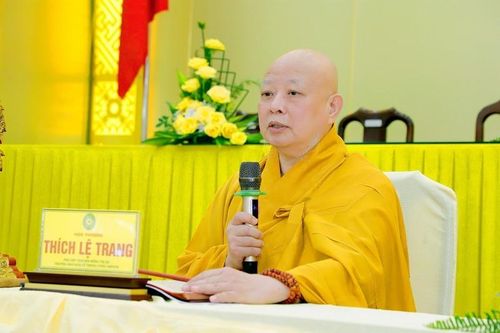 Đại giới đàn Trí Tấn: Hòa thượng Thích Lệ Trang giáo giới hành nghi cho giới tử