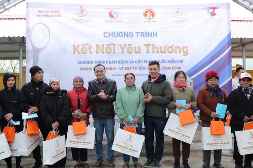 Trung tâm Truyền thông Tài nguyên và Môi trường chung tay chăm sóc sức khỏe người dân xã Thành Sơn