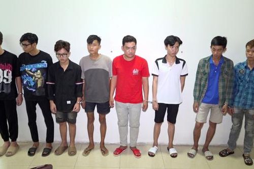 Tạm giữ 8 đối tượng mang hung khí đi giải quyết mâu thuẫn