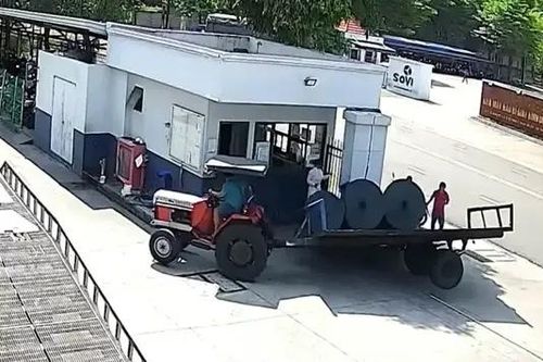 Khởi tố tài xế làm ba cuộn hàng rơi đè chết nam bảo vệ