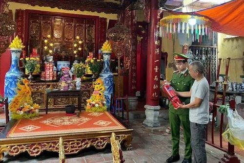 Các cơ sở tâm linh cảnh giác với 'giặc lửa'