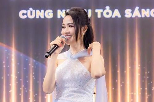 Phan Thị Mơ khoe sắc trên thảm đỏ thời trang
