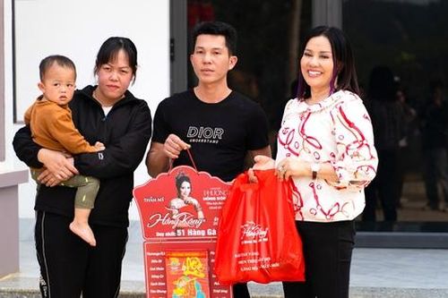 Doanh nhân Phượng Hồng Kông trao 500 triệu đồng xóa nhà dột nát cho các hộ nghèo ở Thái Nguyên