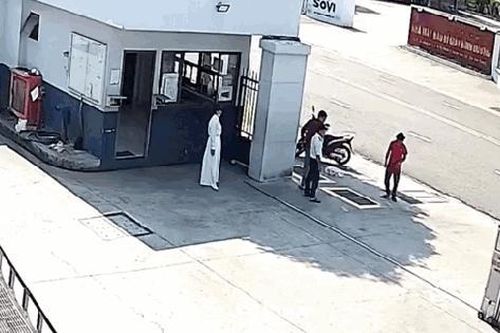 Tài xế lái xe kéo bị khởi tố vì làm rơi 3 cuộn hàng đè tử vong nam bảo vệ