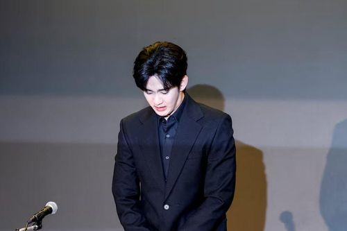 Kim Soo-hyun khóc nghẹn tại họp báo, bác bỏ mọi cáo buộc