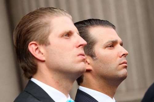 Con trai ông Trump ra mắt đồng USD1, Quốc hội Mỹ tranh cãi