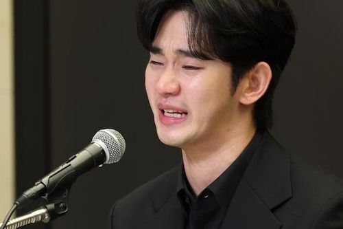 Kim Soo Hyun lại bị tung clip hẹn hò Kim Sae Ron năm 2018