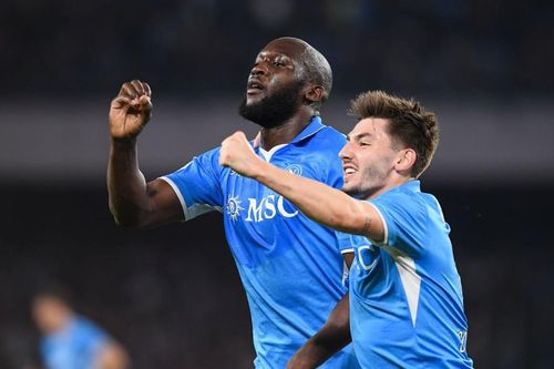 Inter chiến thắng trong ngày HLV bị truất quyền chỉ đạo, Napoli đánh bại Milan