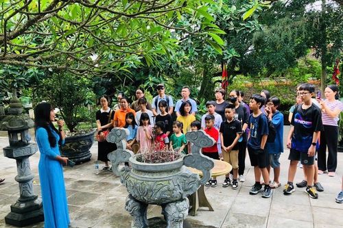 Lan tỏa tình yêu sách qua những chuyến đi