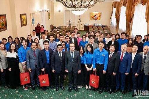 Gặp gỡ, đối thoại với thanh niên, sinh viên Việt Nam tại Liên bang Nga