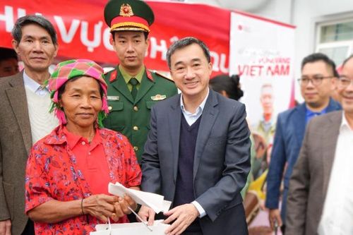 Viettel đồng hành cùng ngành y tế chăm sóc sức khỏe cộng đồng