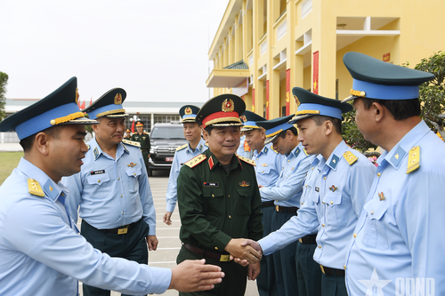 Thượng tướng Lê Huy Vịnh kiểm tra tại Trung đoàn 285, Sư đoàn 363, Quân chủng Phòng không-Không quân