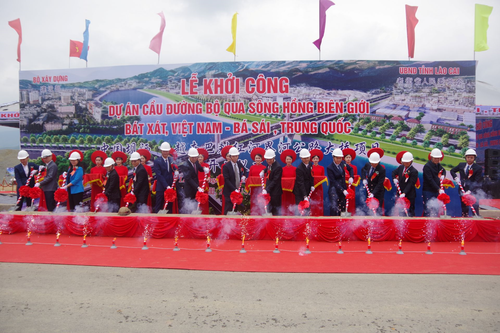 Khởi công cầu đường bộ qua sông biên giới Bát Xát (Việt Nam) - Bá Sái (Trung Quốc)