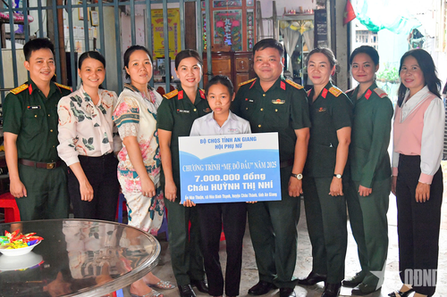 An Giang: Trao kinh phí 'Mẹ đỡ đầu' năm 2025