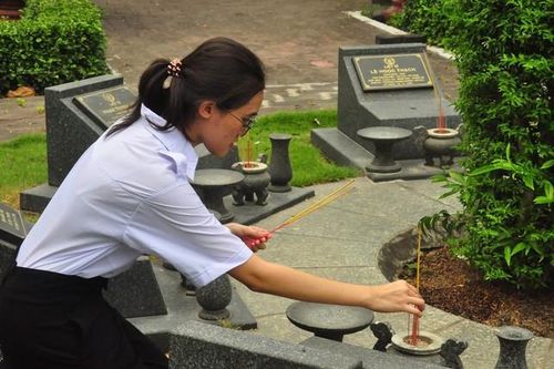 'Dưới khoảng trời xanh': Lời tri ân sâu sắc của sinh viên đến các Anh hùng liệt sĩ