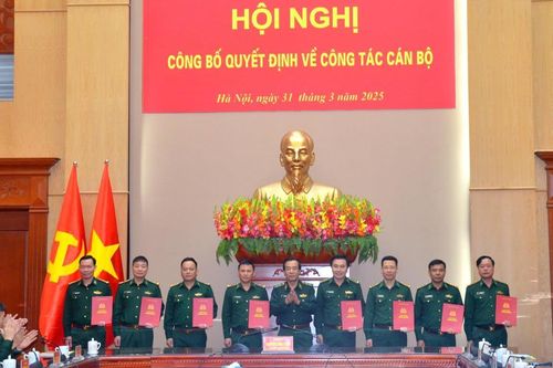 Đảng ủy, Bộ Tư lệnh BĐBP công bố, trao quyết định về công tác cán bộ