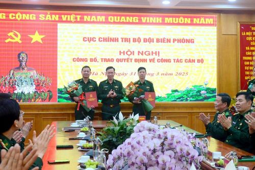 Cục Chính trị BĐBP công bố, trao quyết định về công tác cán bộ