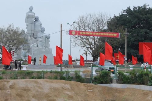 Khánh thành Khu tưởng niệm các giáo viên và học sinh đã hy sinh tại công trường đê Nam sông Mã