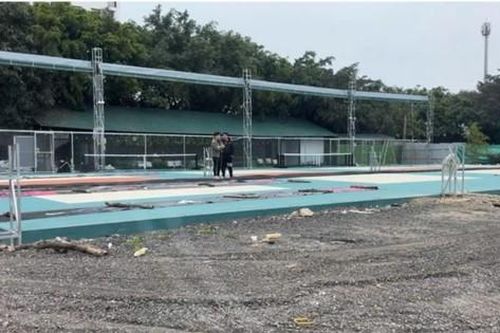 Tháo dỡ sân pickleball tại Long Biên sau chỉ đạo của Chủ tịch Hà Nội