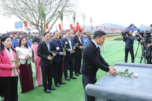 Tri ân, tưởng niệm các giáo viên và học sinh hy sinh tại công trường đê Nam sông Mã