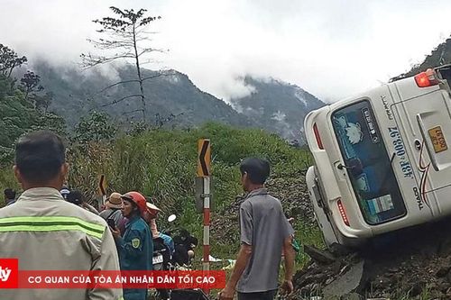 Lật xe khách trên đèo Khánh Lê, 25 hành khách hoảng loạn