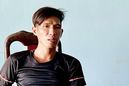 Cha dượng tung con riêng 8 tuổi của vợ lên cao khiến trẻ hôn mê