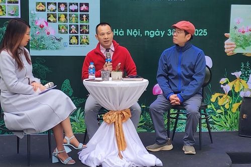 Cuốn sách song ngữ đầu tiên về lan hài Việt Nam