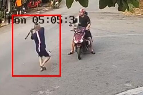 Cục CSGT yêu cầu xác minh clip tài xế ô tô vung gậy bóng chày hành hung người đi xe máy