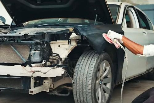Kỹ sư 'hô biến' BMW 7-Series 15 năm tuổi thành phiên bản cực choáng